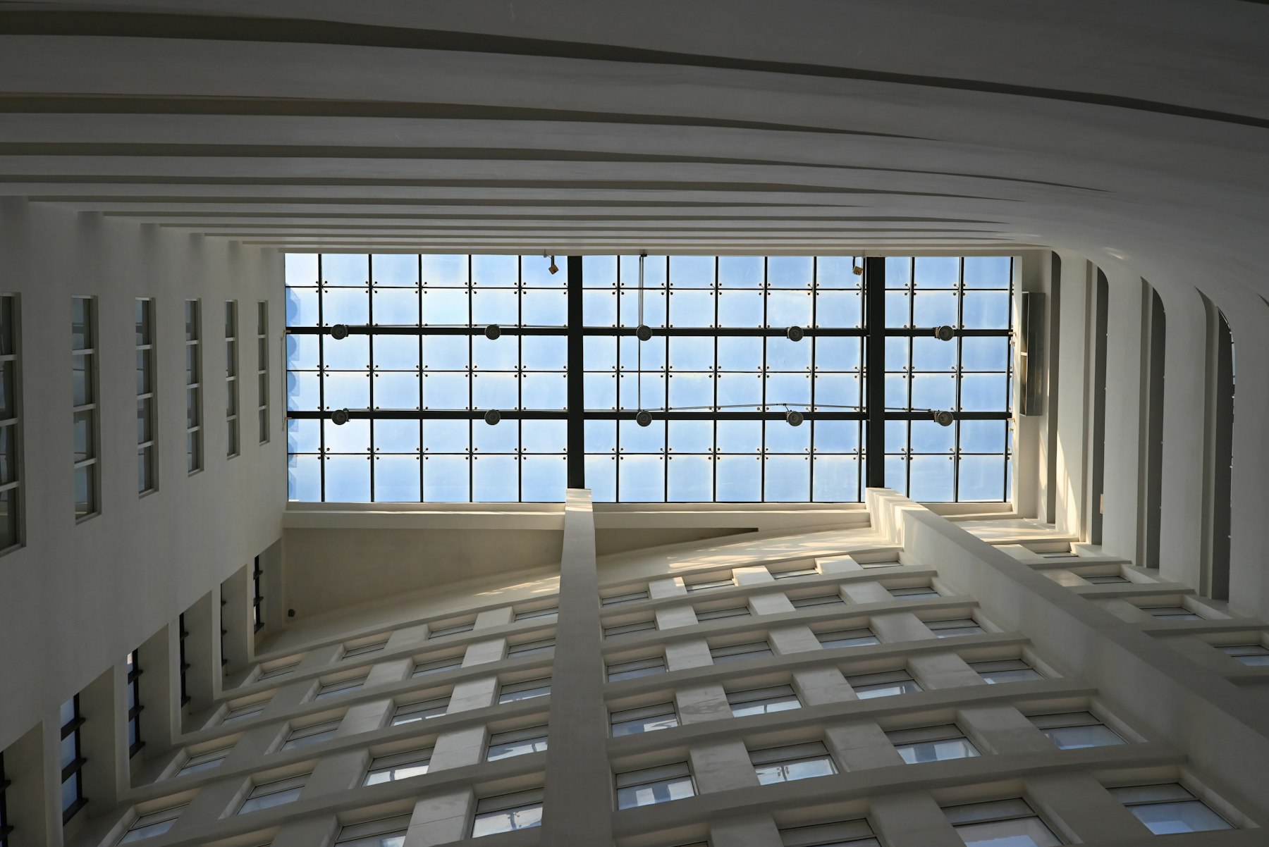 Architettura moderna illuminata