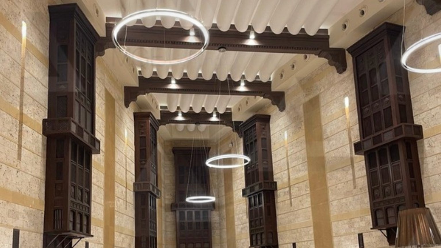 Caso studio illuminazione LED: Business Lunch Airport Hotel Area